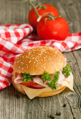 jambon ve domates taze sandviç