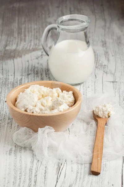 Queso de cabaña y leche — Foto de Stock