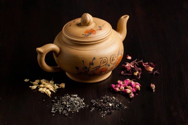 Teapot and dry tea variation — Stock Photo, Image