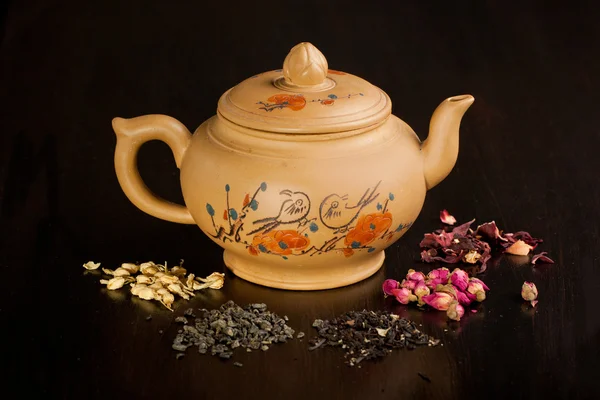 Teapot and dry tea variation — Stock Photo, Image