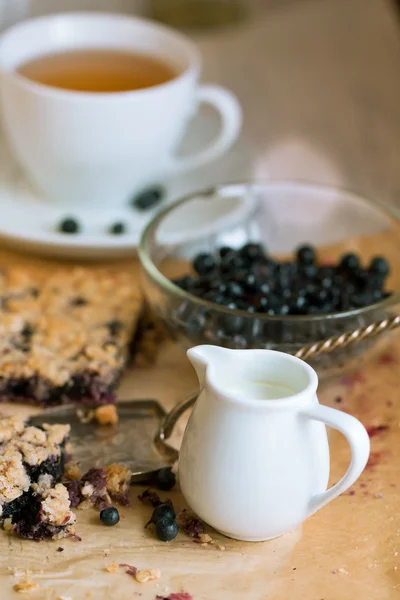 White jug of milk and blueberry pie — Stock Photo, Image