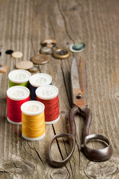 Scissors, threads and buttons — Stock Photo, Image