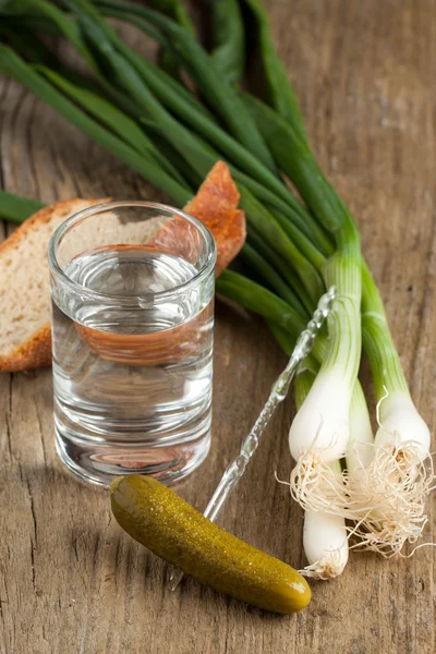 Vodka a občerstvení — Stock fotografie