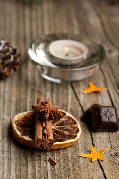 Skořice, anýz, pomeranče a čokolády — Stock fotografie