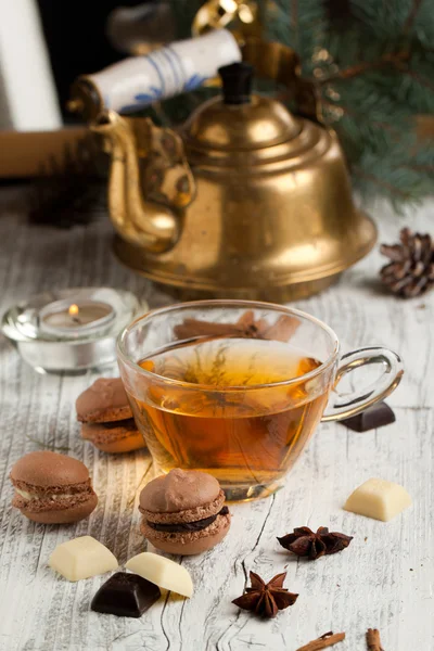 Chocolate macaroons and cup of tea — Stock Photo, Image