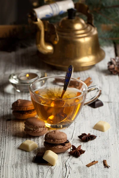 Chocolate macarons and cup of tea — Stock Photo, Image