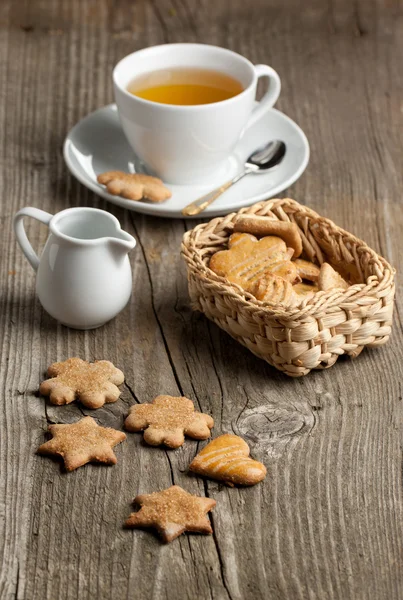 Biscoitos e xícara de chá — Fotografia de Stock