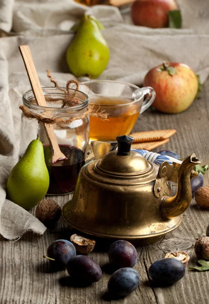 Tea and fruits — Stock Photo, Image