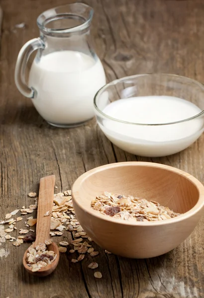 Petit déjeuner avec yaourt et muesli — Photo