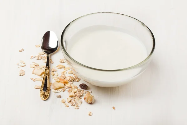 Petit déjeuner avec yaourt et muesli — Photo