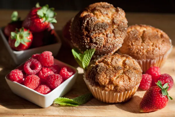 Muffins com bagas — Fotografia de Stock