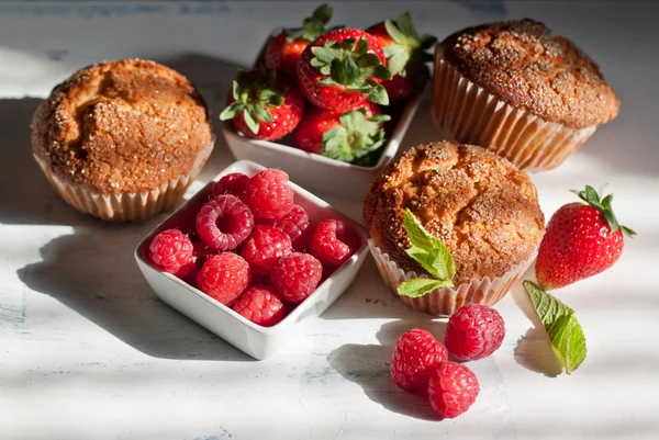 Muffins with berries — Stock Photo, Image