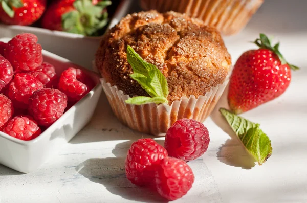 Muffins com bagas — Fotografia de Stock