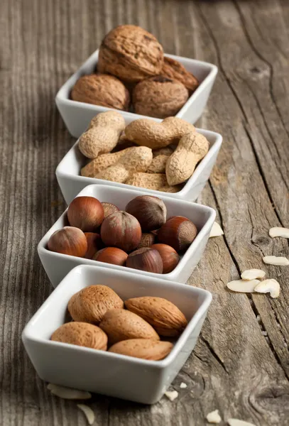 Blandade nötter mandel, hasselnöt och jordnötter — Stockfoto