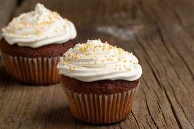 krem şanti ile cupcakes