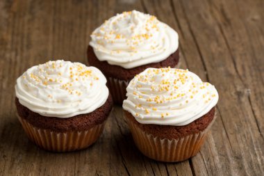 krem şanti ile cupcakes