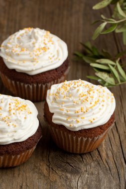 krem şanti ile cupcakes