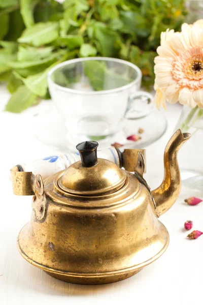 Old golden teapot — Stock Photo, Image