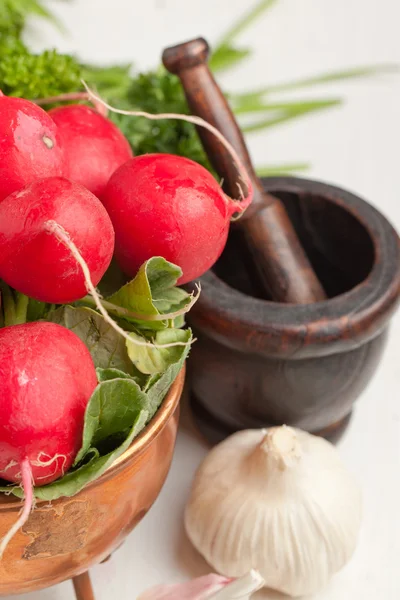 Fresh radishes with garlic — Stock Photo, Image