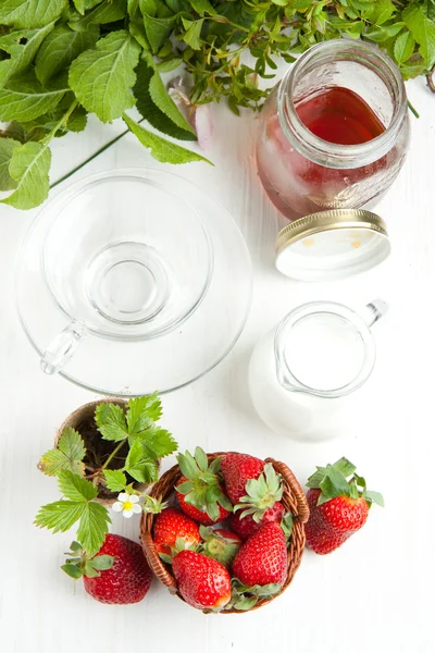 Basket of fresh strawberries with milk and honey — Stock Photo, Image