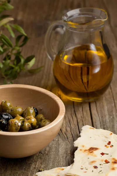 Olive oil with olives and bread — Stock Photo, Image