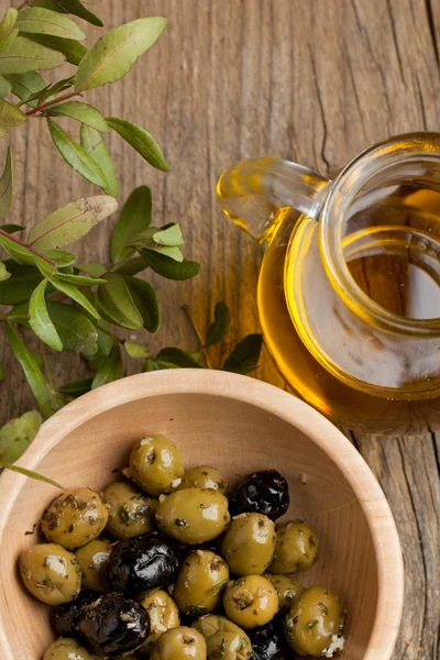 Olive oil with olives — Stock Photo, Image