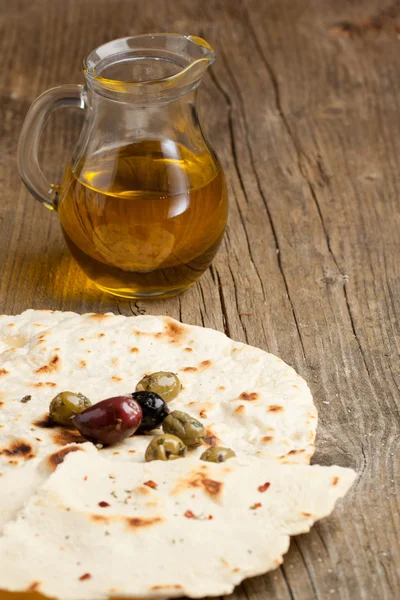 zeytin, ekmek ve zeytinyağı