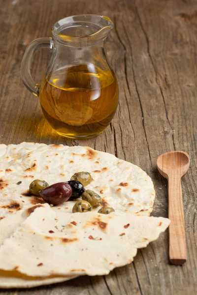 zeytin, ekmek ve zeytinyağı