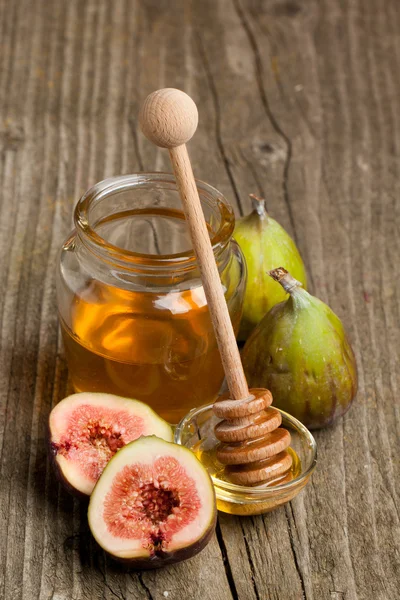 Fig. Frutas maduras com mel — Fotografia de Stock