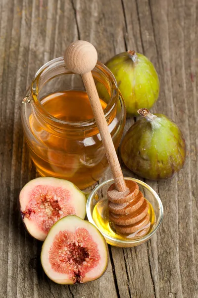 Ripe Fig Fruits with honey — Stock Photo, Image
