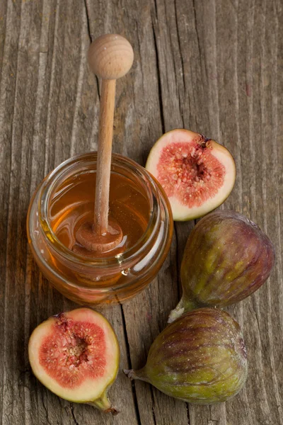 Fig. Frutas maduras com mel — Fotografia de Stock