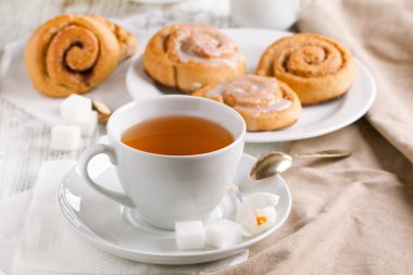 tarçınlı çörek ile Kahvaltı