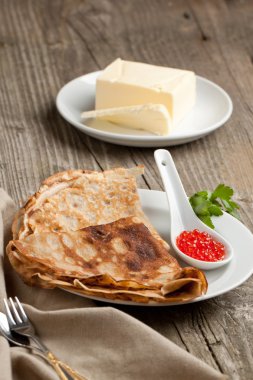 Kırmızı havyar ve krep