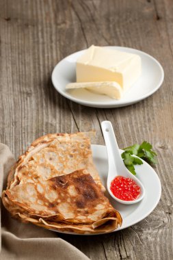 Kırmızı havyar ve krep