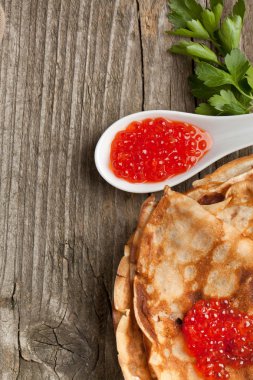 Kırmızı havyar ve krep