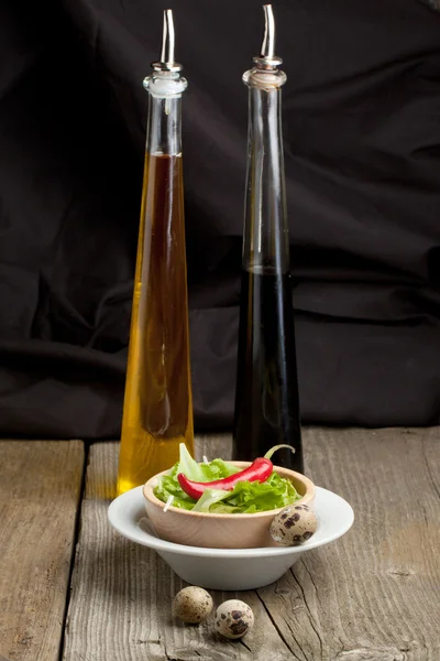 Bowl of green salad with pepper and eggs — Stock Photo, Image