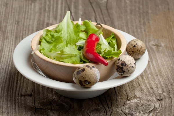 Schüssel mit grünem Salat — Stockfoto