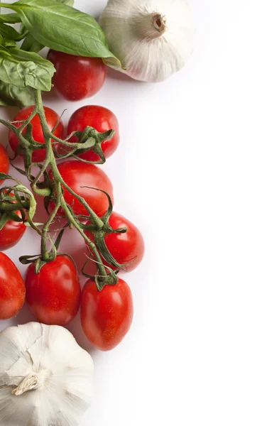 Čerstvá rajčata a česnek — Stock fotografie
