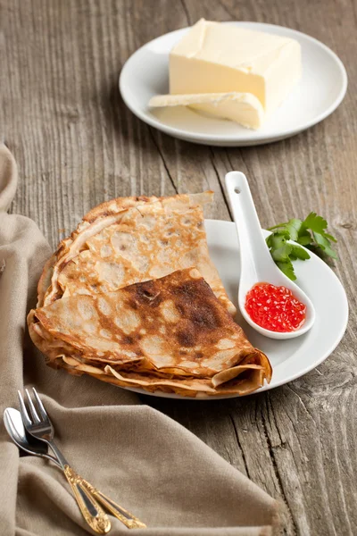 Kırmızı havyar ve krep