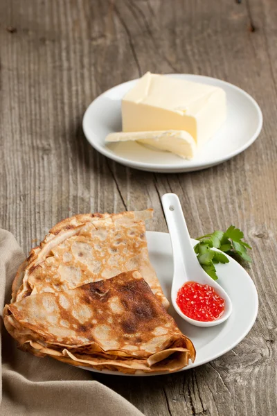 Kırmızı havyar ve krep