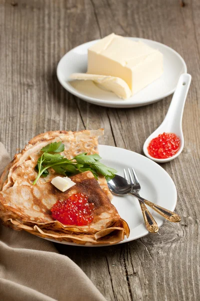 Red caviar and pancakes — Stock Photo, Image