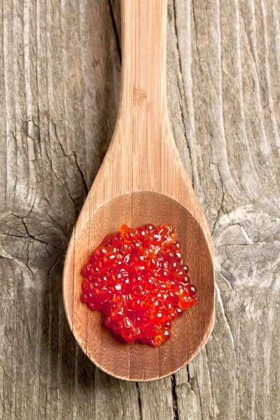 Colher de caviar vermelho — Fotografia de Stock