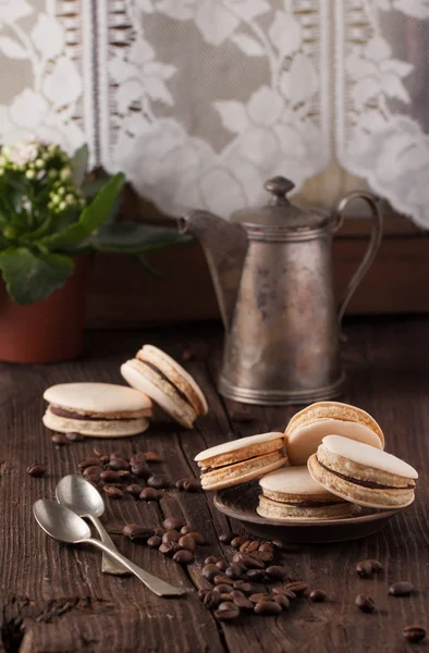 Macaroons caseiros na placa — Fotografia de Stock