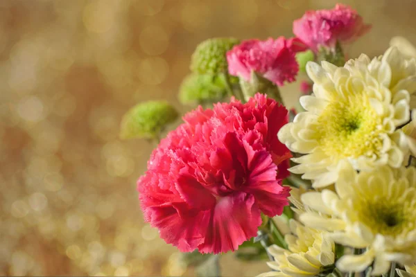 Rózsaszín és sárga virágcsokor — Stock Fotó