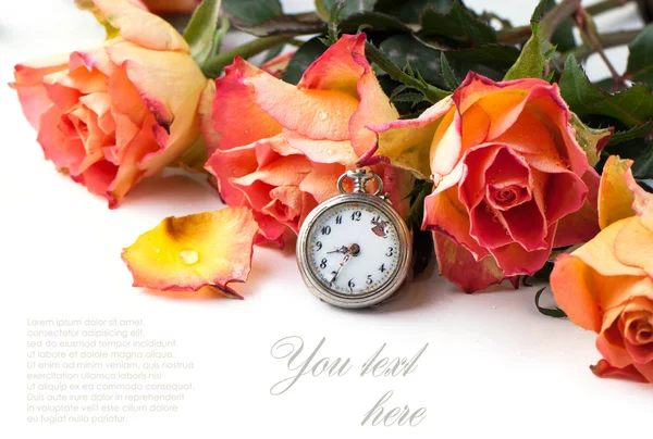 Orange roses with vintage clock — Stock Photo, Image