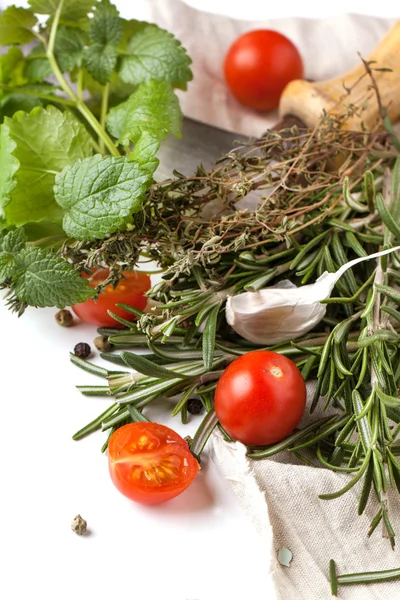 Tomatoes, garlic and herbs — Stock Photo, Image