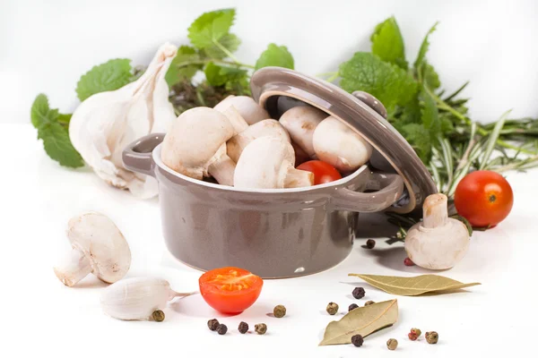 Mushrooms, tomatoes and herbs — Stock Image Mushrooms, tomatoes and herbs Stock Picture