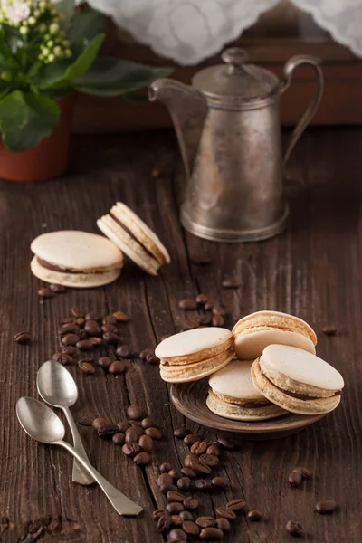 Macaroons caseiros na placa — Fotografia de Stock