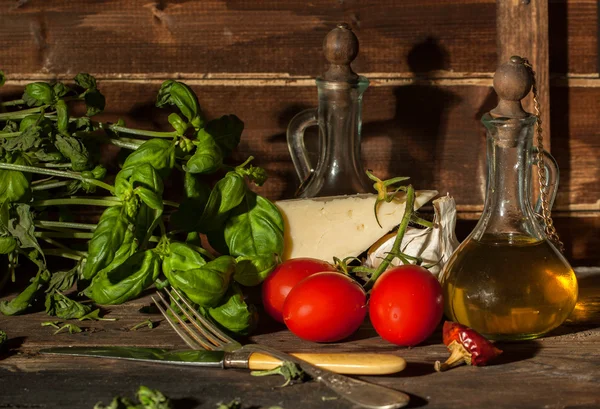 Basil, garlic, tomatoes and cheese — Stock Photo, Image