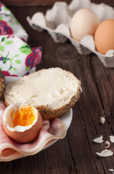 Bread, ham and egg — Stock Photo, Image